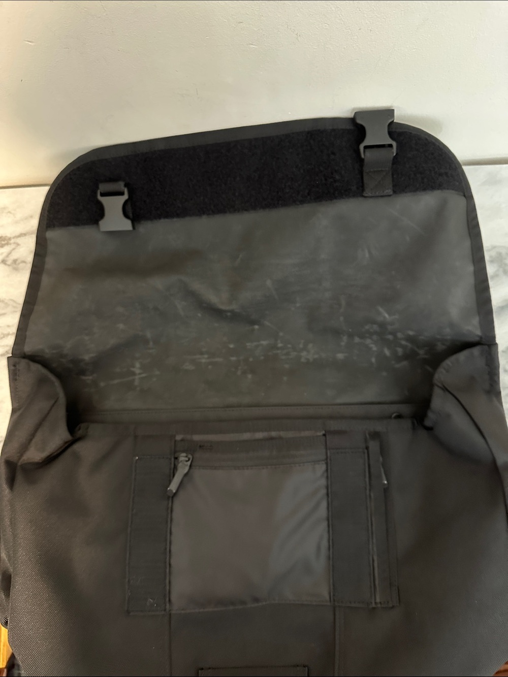 Timbuk2 Black Messenger Bag with Padded Strap - Picture 5 of 11